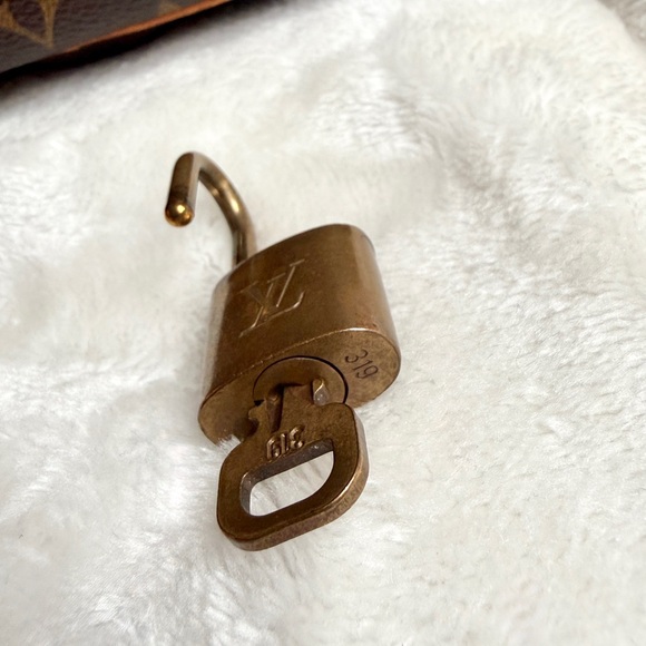 Louis Vuitton Speedy 30 Monogram - Picture 15 of 16